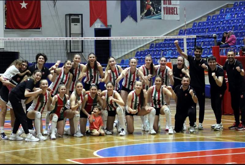 Genç Kızlarda Bronz Madalya Karşıyaka’nın