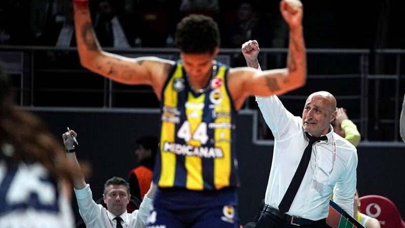 Orro’suz Fenerbahçe, Vakıfbank’ı Devirip Seriyi Son Maça Taşıdı
