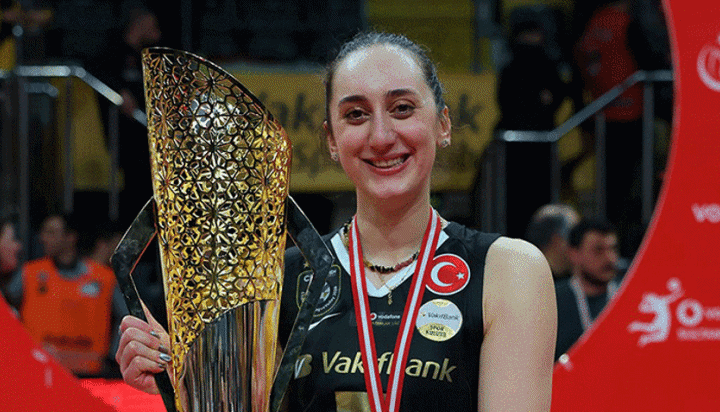 Ayça Aykaç’tan Duygu Dolu Veda