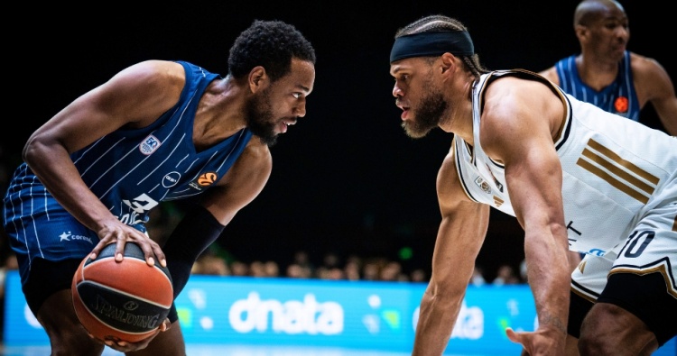 Anadolu Efes Giderayak Dubai Basketball’u Uçurumdan İtti